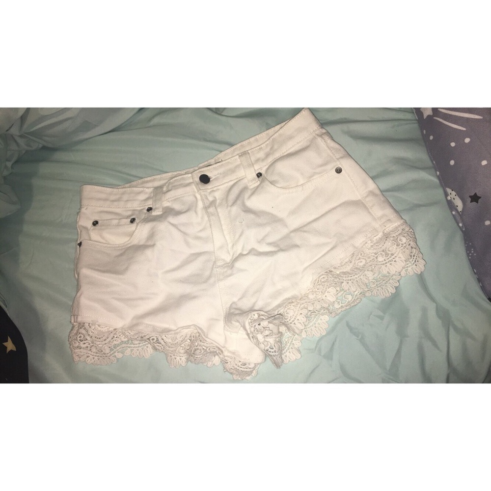 Forever 21 White Jean Lace Shorts Size 28